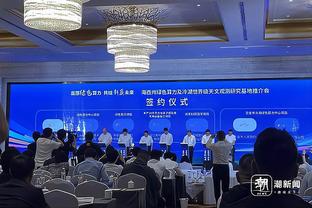 Số liệu toàn trường của Newark 2 - 3: sút 12 - 27, bắn chính xác 5 - 11, thẻ vàng: 1 - 2